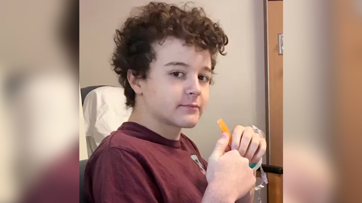 Teen with melanoma says doctors dismissed early symptom as sign of ...