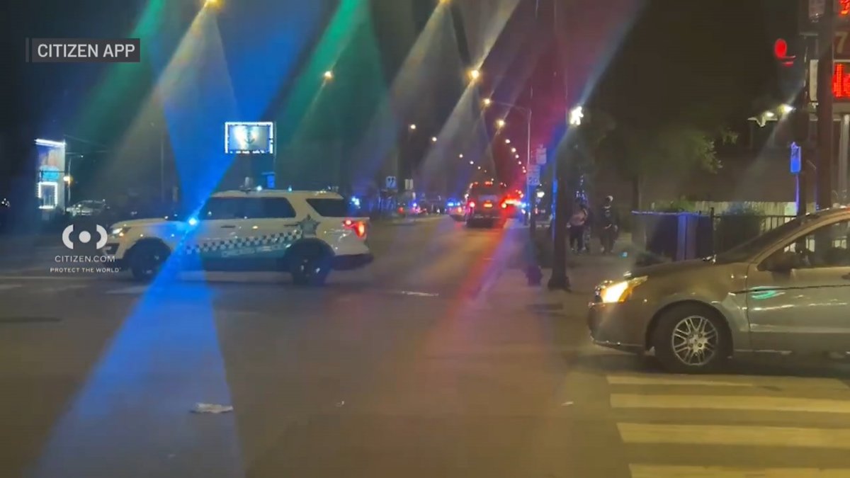 7 injured, including 2 CPD officers, in multi-vehicle Austin crash