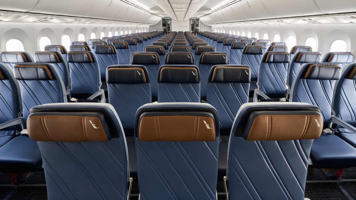 American Airlines unveils its new ‘premium aircraft at OHare, with ‘suites: See inside