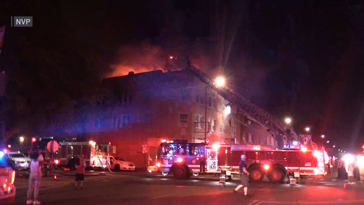 6 hospitalized including 3 in ‘grave condition after fire engulfs Chicago building