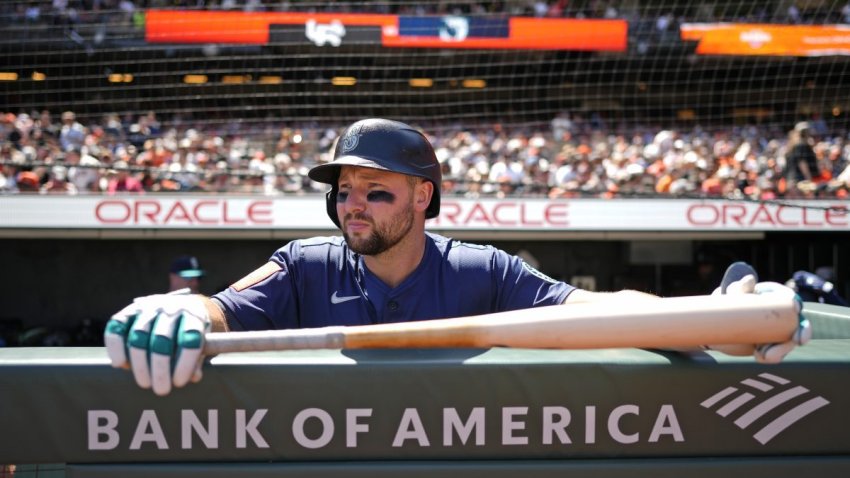 SAN FRANCISCO, CALIFORNIA – APRIL 4: Cal Raleigh  #29 of the Seattle Mariners prepares for the game on Opening Day at Oracle Park on April 4, 2025 in San Francisco, California. (Photo by Andy Kuno/San Francisco Giants/Getty Images)