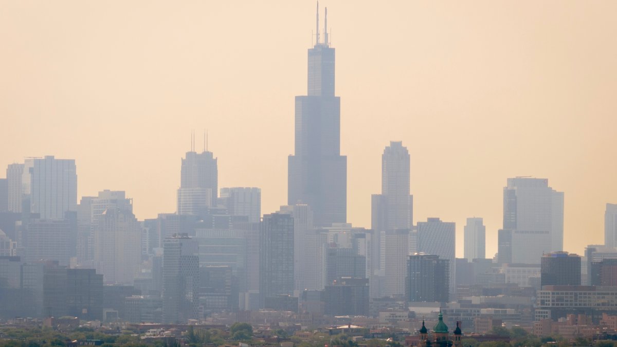 Air quality alert issued for entire Chicago area, with AQI reaching ‘unhealthy levels due to smoke