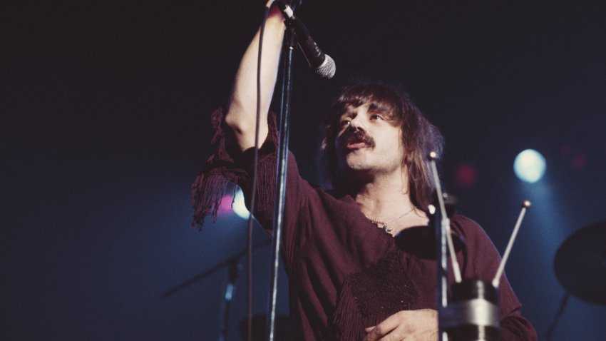American singer Terry Luttrell of progressive rock group Starcastle performs live on stage with the band in the United States on 12th April 1977. (Photo by Michael Putland/Getty Images)