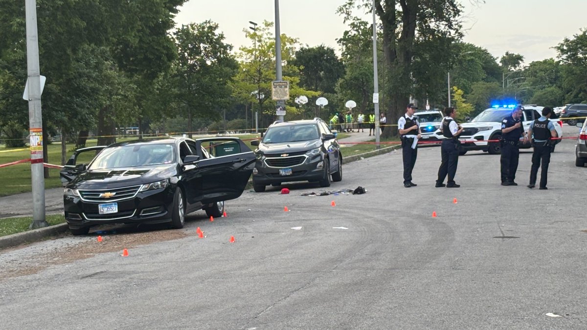 3 seriously injured in Englewood shooting, Chicago police say