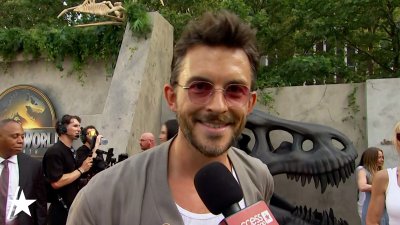 Jonathan Bailey gushes over his bond with Scarlett Johansson & talks viral kiss