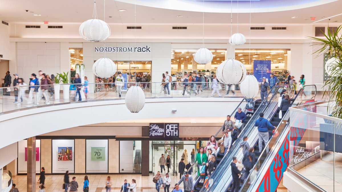 Suburban Chicago outlet mall ranks as one of the top outlet malls in the country: Report