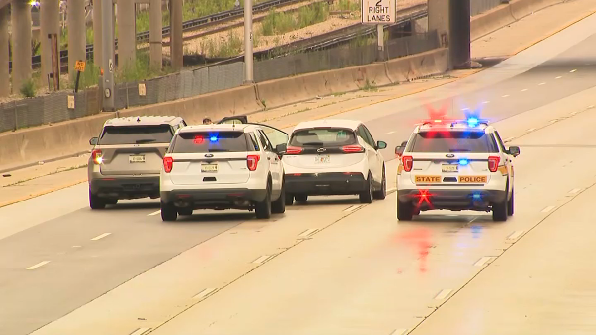 Pedestrian hit by vehicle on Eisenhower Expressway, lanes closed for hours