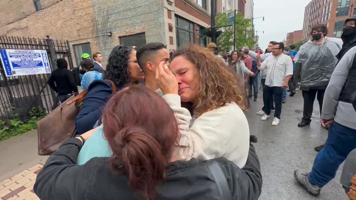 ICE agents, demonstrators clash during apparent Chicago immigration operation