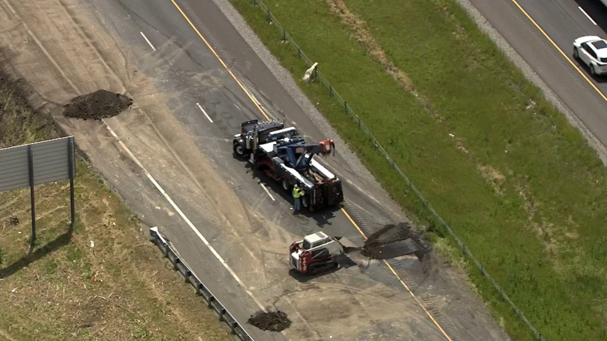 Truck spills dirt on highway, leaving I-57 closed near Richton Park