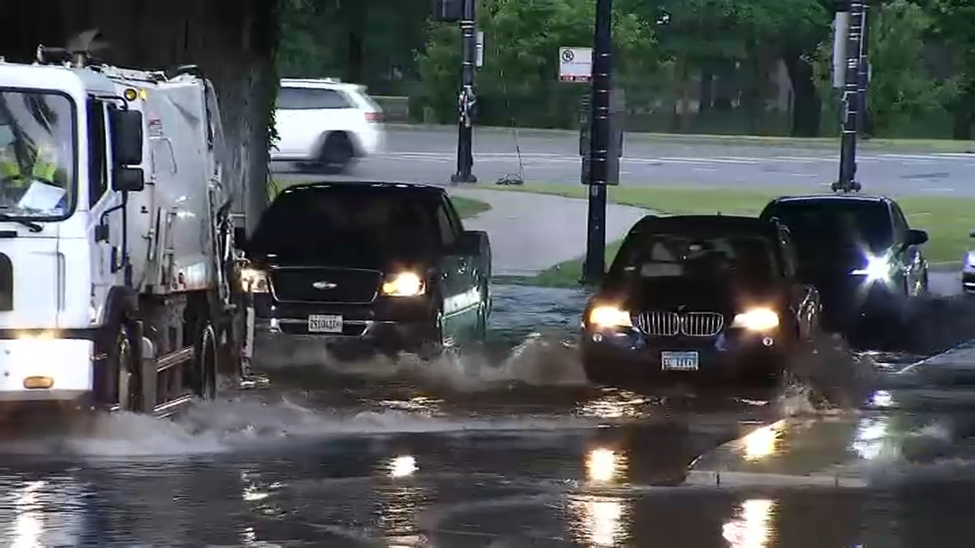 Flood watches, warnings in effect amid heavy rains in Chicago area
