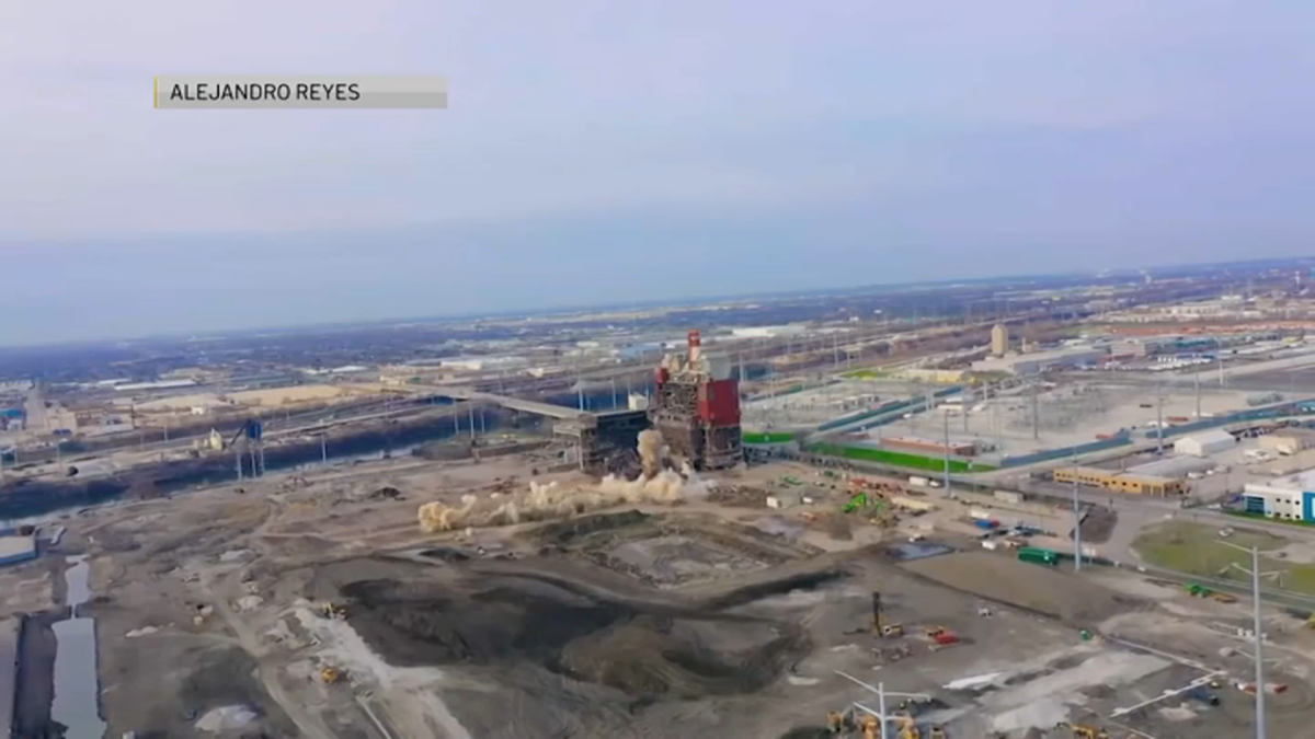 WATCH: Damen Silos demolition kicks off, marking the end of a Chicago landmark