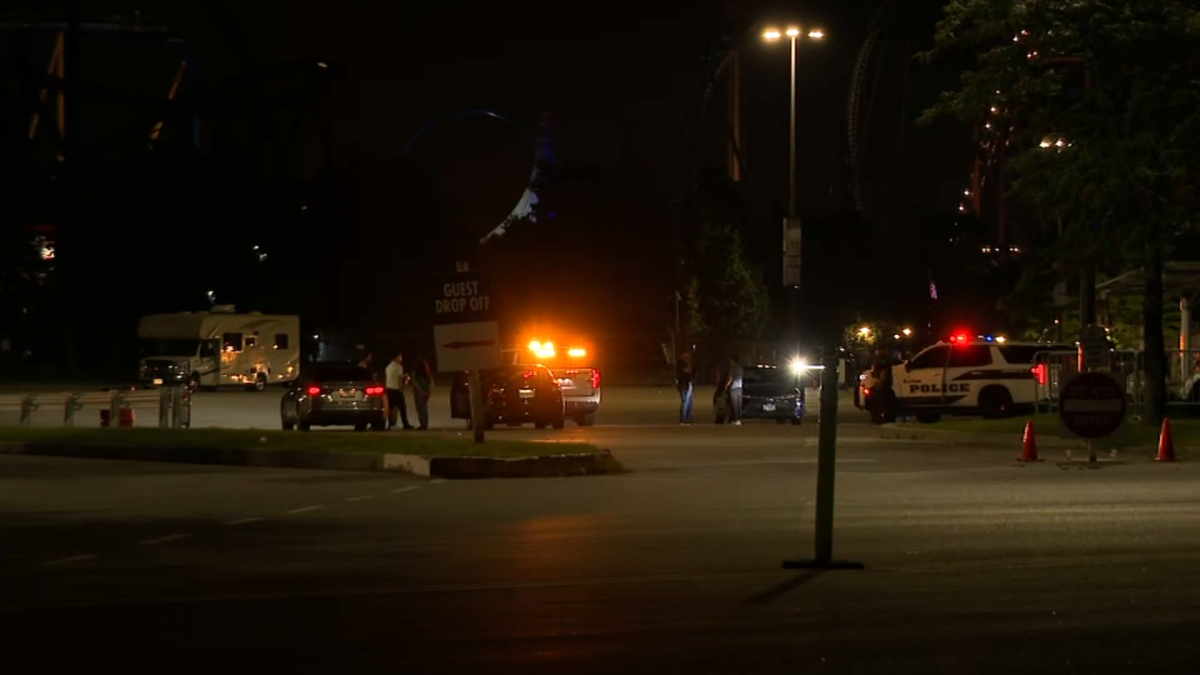 Gunshots fired in parking lot of Six Flags Great America, police say