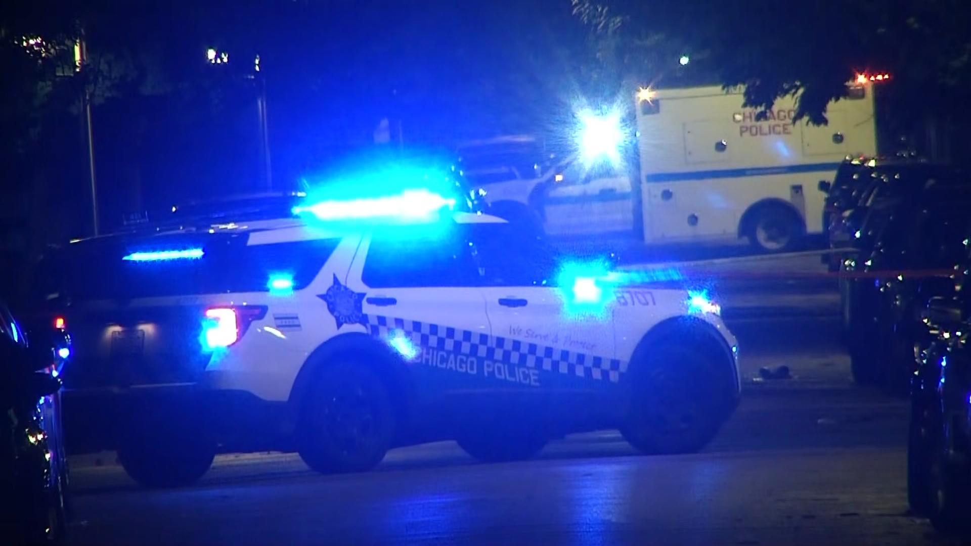 Chicago SWAT team rescues 4-year-old during Beverly standoff