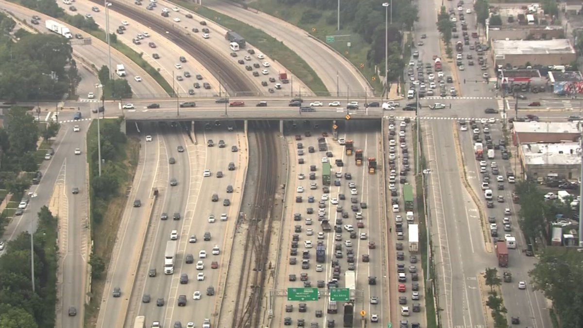 2 people shot on Dan Ryan Expressway near Legends South