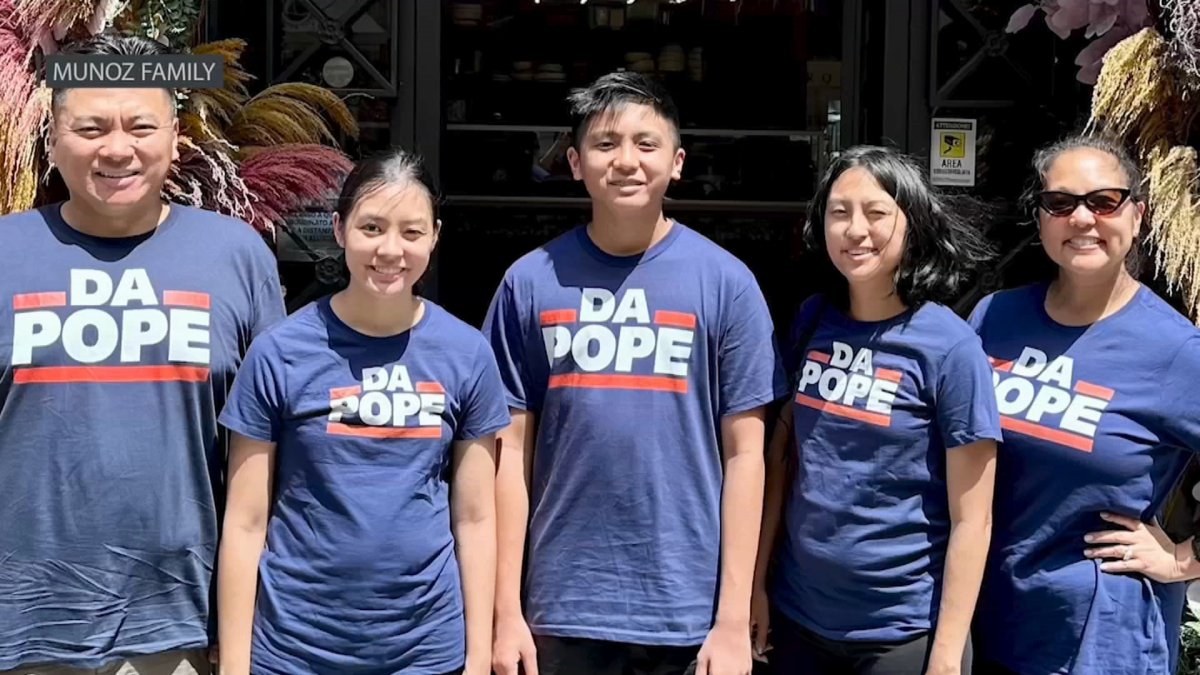 Chicago family gives Pope special Bears shirt during Rome visit
