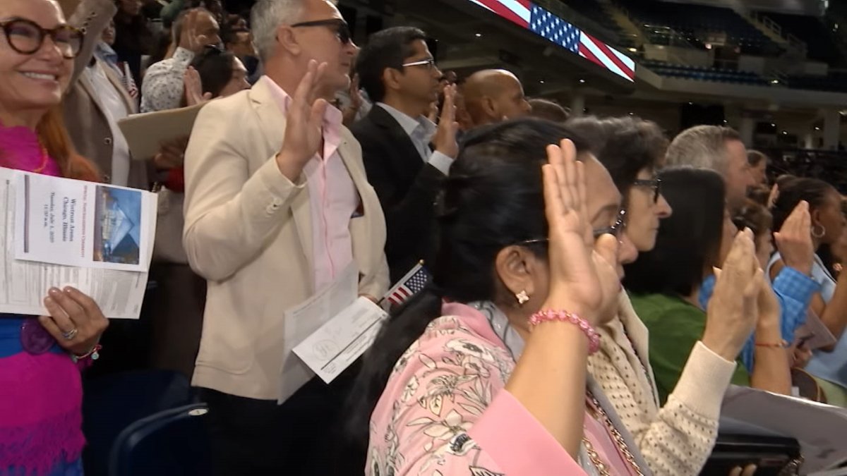 More than 700 people from 93 countries take U.S. citizenship oath