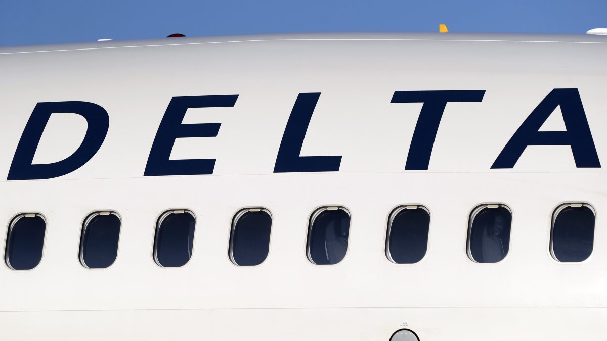 Pilot suffers medical emergency shortly after takeoff on Delta flight from Minneapolis
