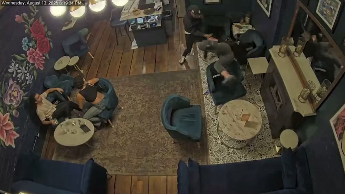 Shocking video shows robber at Chicago bar body-slam employee after rummaging through her purse