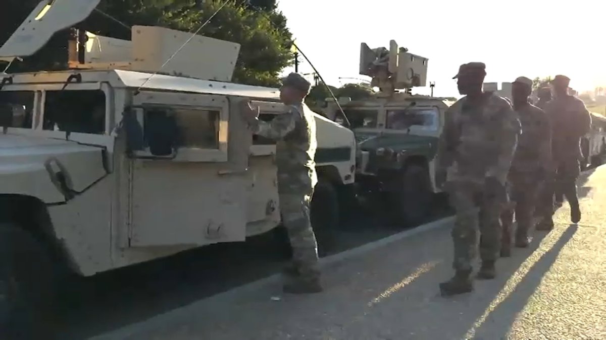 Trumps threat to deploy troops to Chicago sparks fear and defiance among locals