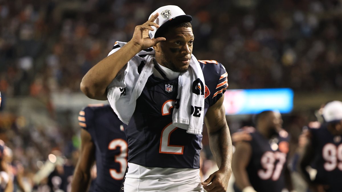 DJ Moore gets crushed on violent hit in Vikings vs. Bears game DJ Moore gets crushed on violent hit in Vikings vs. Bears game