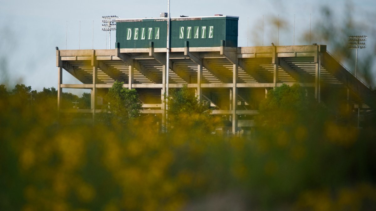 Body of a Black student is found hanging from a tree in Mississippi ...