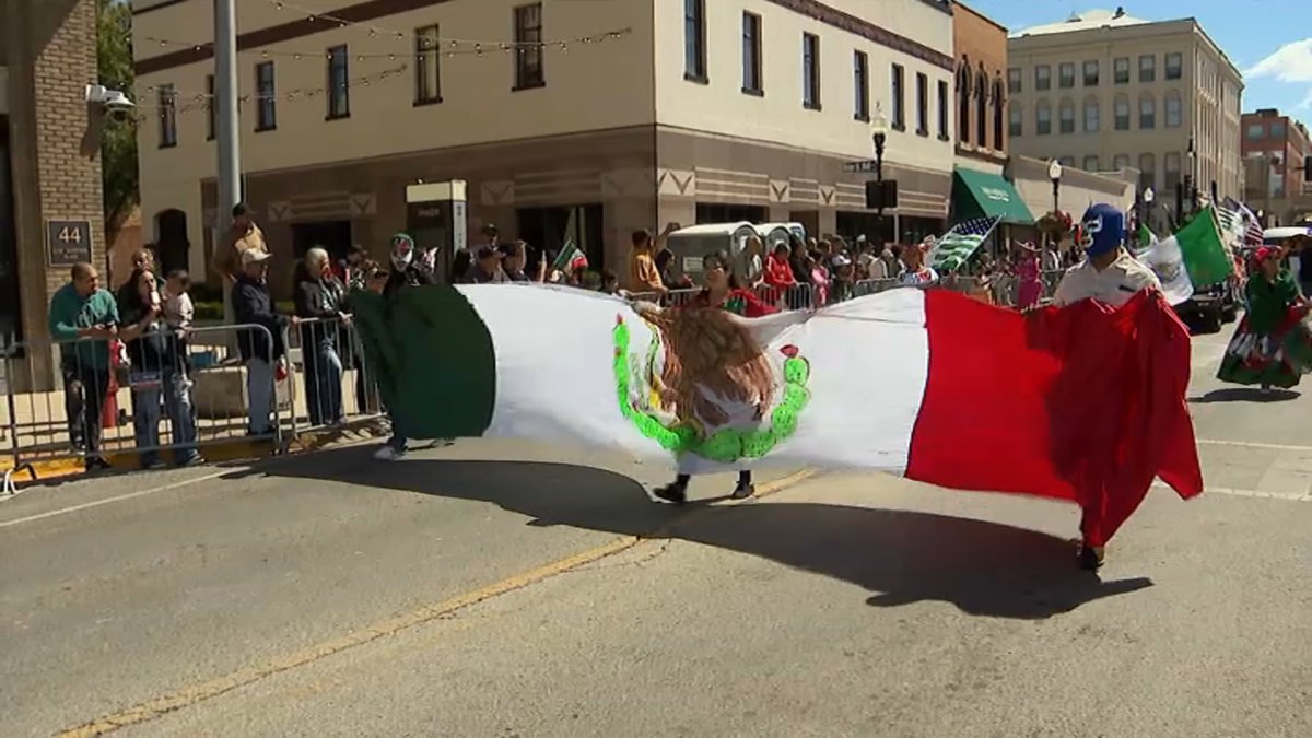 Auroras Fiestas Patrias celebration goes on despite ICE raid fears