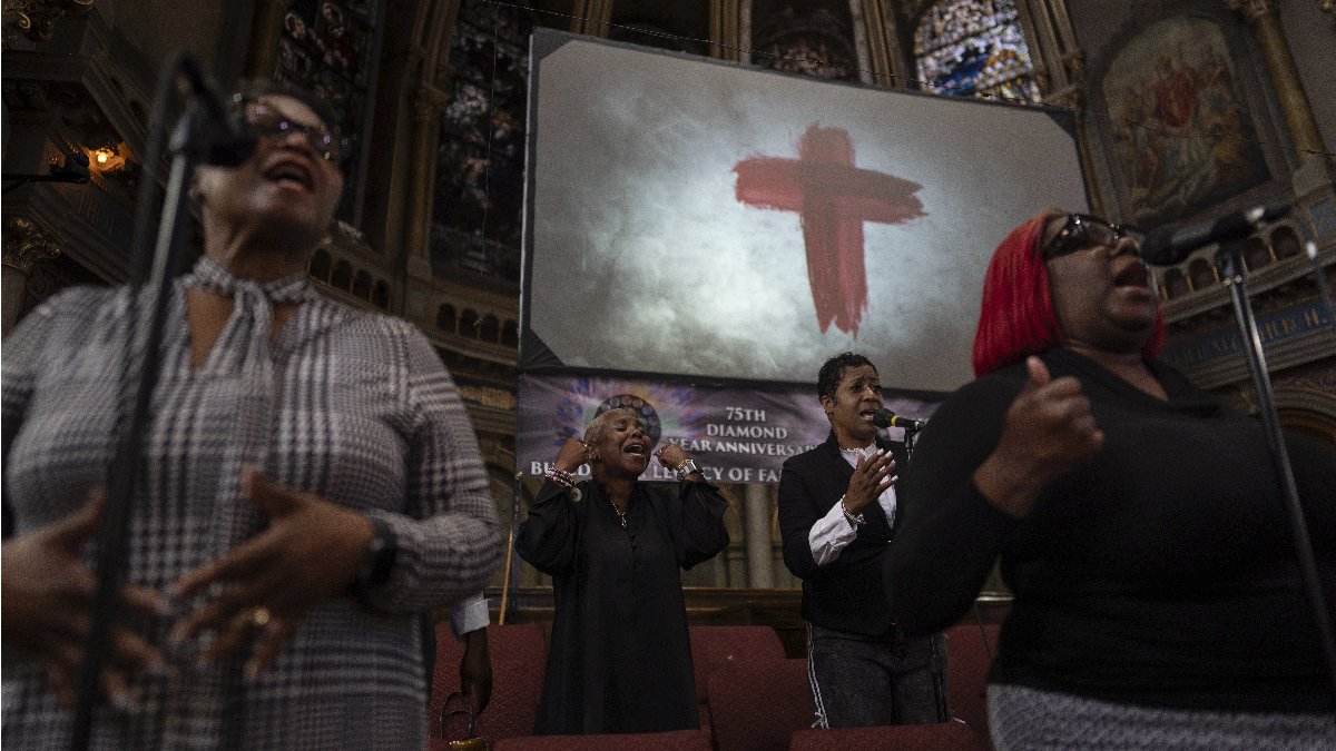 Chicago churches urge calm resistance ahead of expected federal intervention
