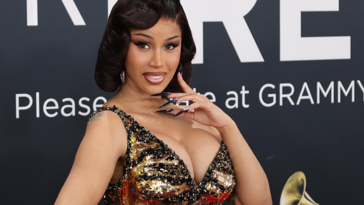 Cardi B announces pregnancy just after revealing tour stop in Chicago