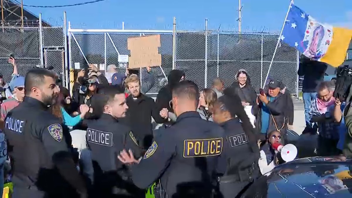 Increased immigration enforcement could begin in Chicago this weekend. What to know