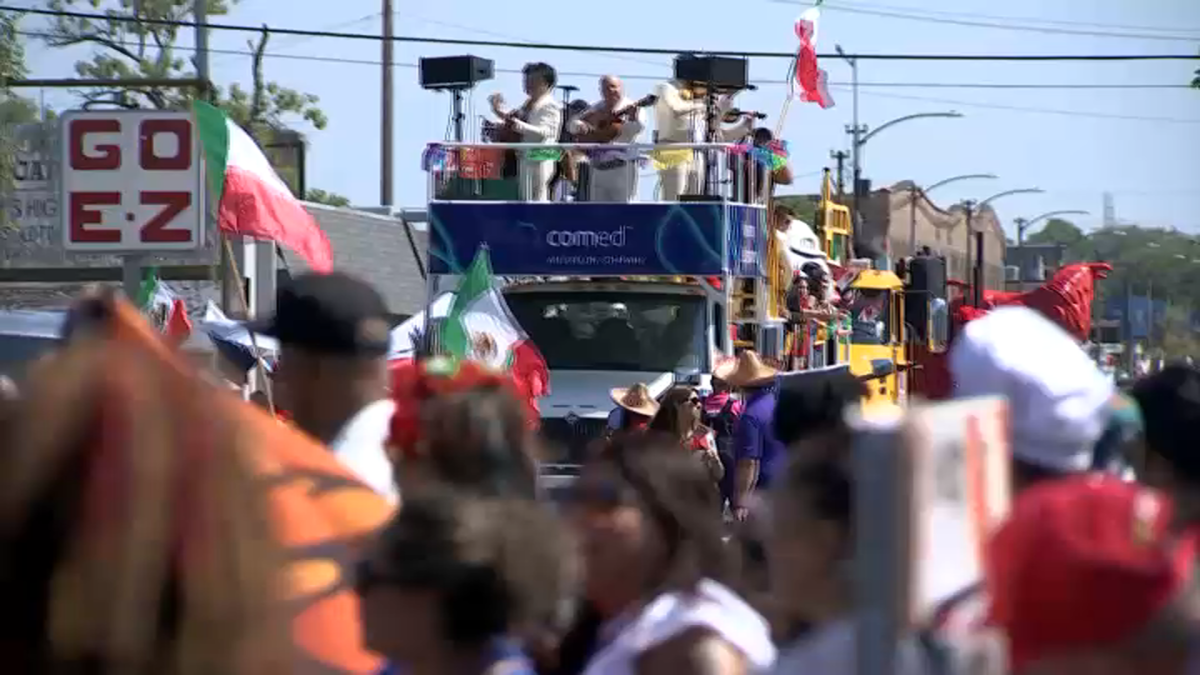 Mexican Independence Day Parade goes on in Little Village amid ICE enforcement worries