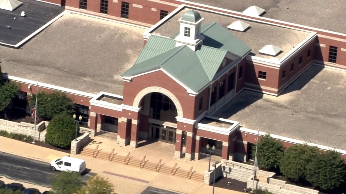 Police search continues after suspect flees Kendall County courthouse