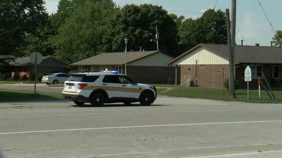 &lsquo;Avoid traveling through: Entire Illinois town locked down during &lsquo;active situation