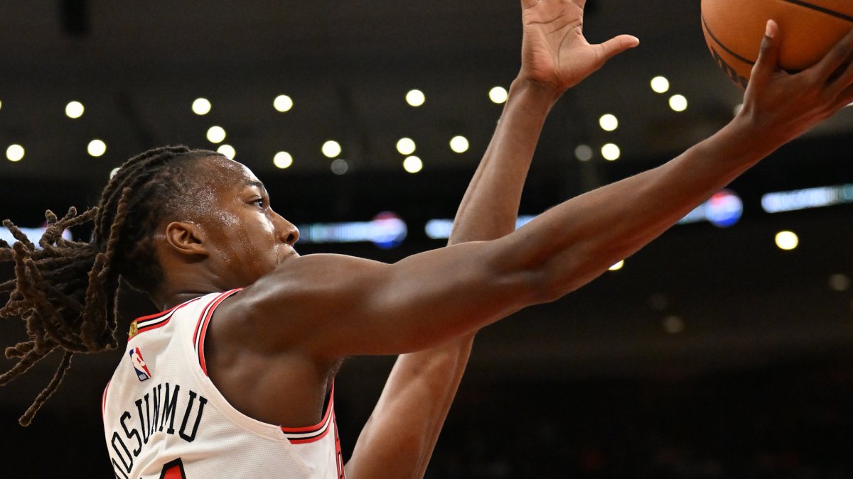 Chicago Bulls trade Ayo Dosunmu hours before NBA trade deadline, according to reports