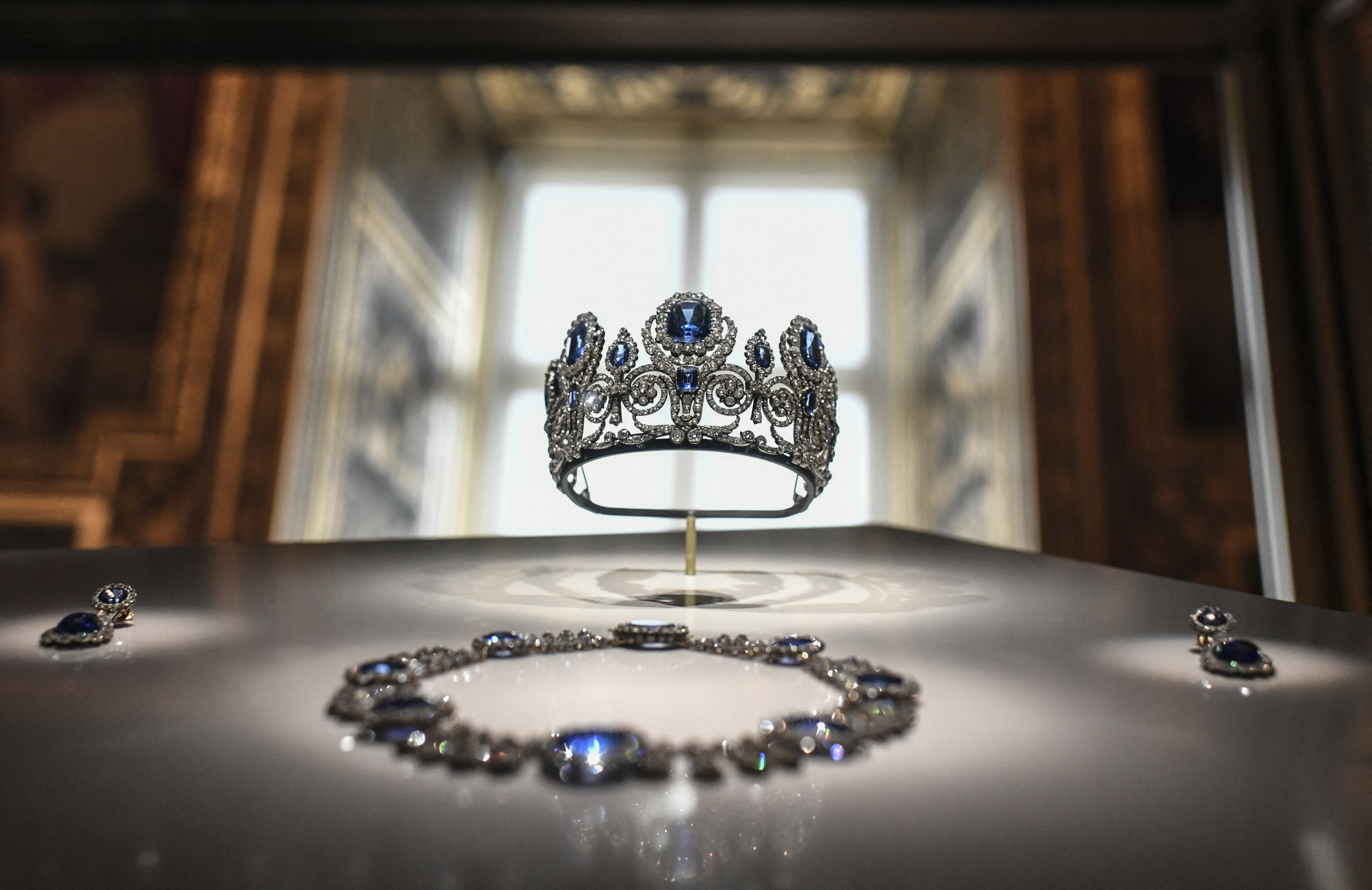 how-much-are-the-heist-jewels-at-the-louvre-worth-nbc-chicago