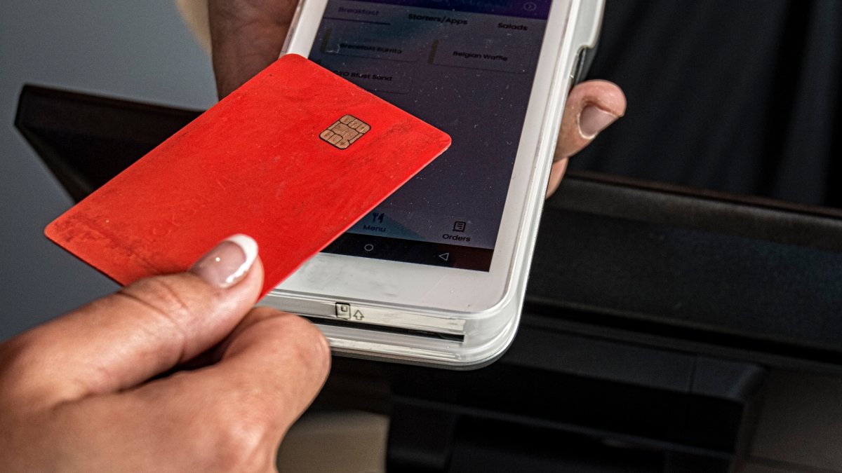 &lsquo;Credit Card Chaos? Why ads are targeting an Illinois bill aimed at swipe fees