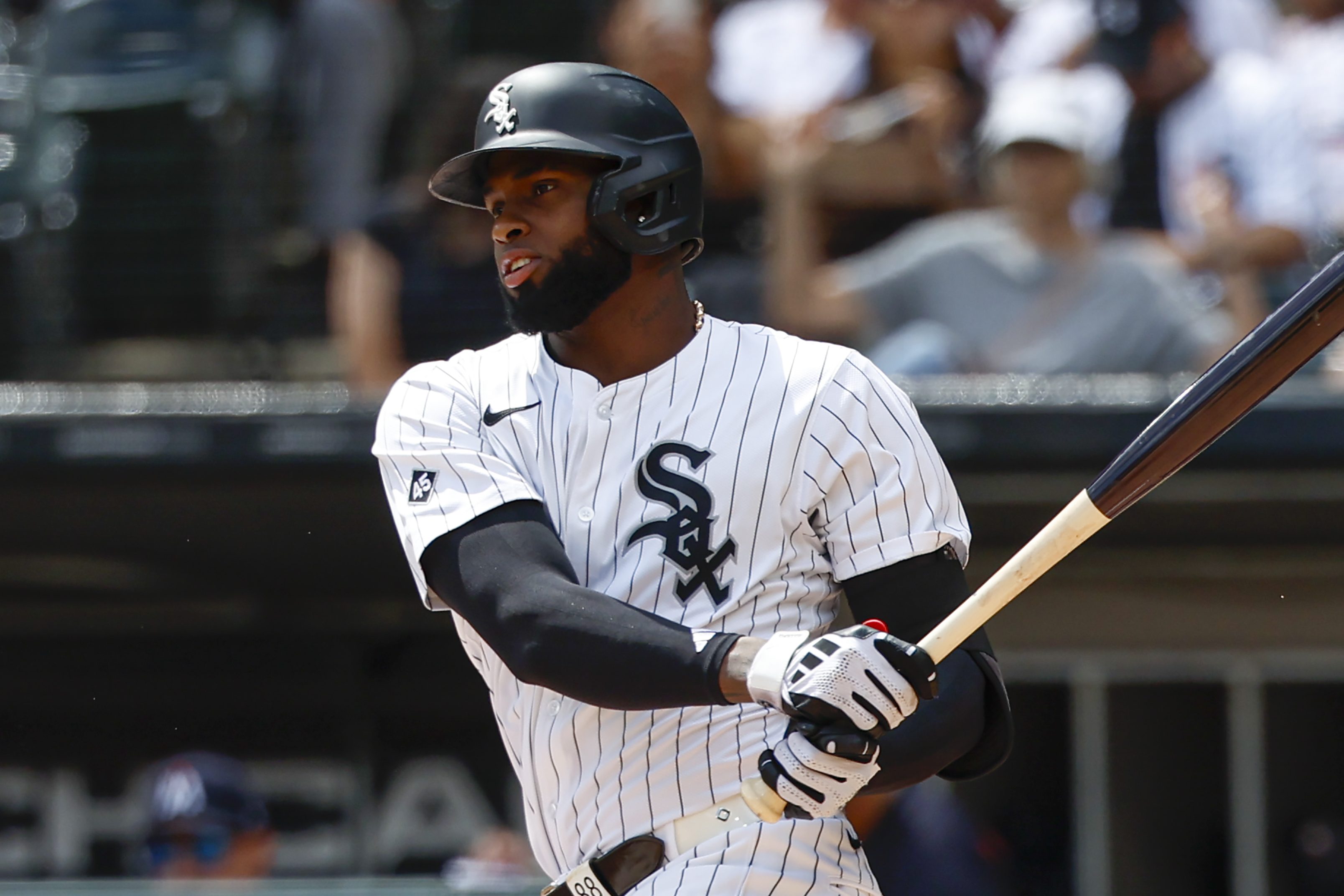 White Sox trade star outfielder Luis Robert Jr. to Mets – NBC Chicago
