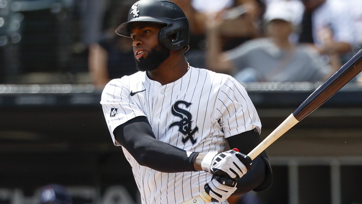 White Sox trade Luis Robert Jr. to Mets as youth movement continues