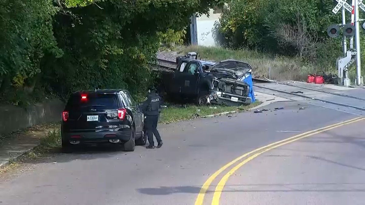 Crash involving train, pickup truck in Elgin leaves 1 dead, 2 injured