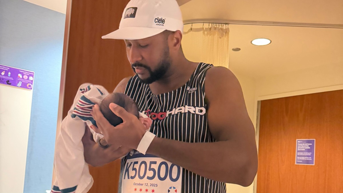 Father welcomes newborn son, walks to Chicago Marathon starting line from hospital