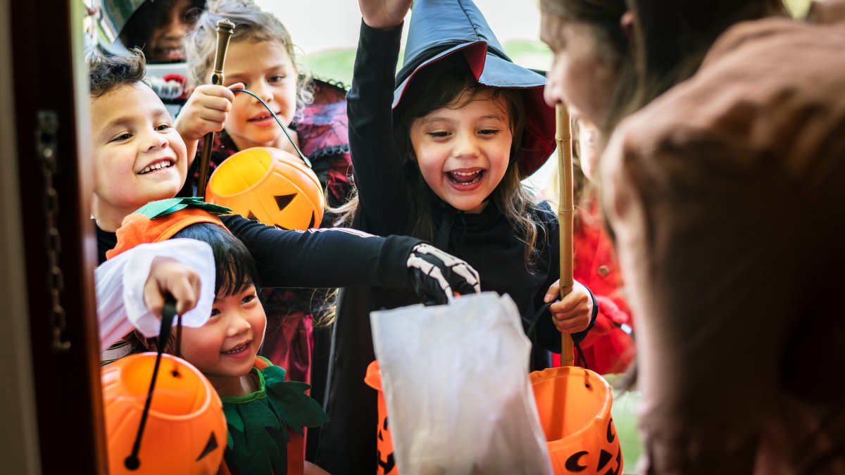 Chicago trick-or-treating hours: Start and end times around the city and suburbs