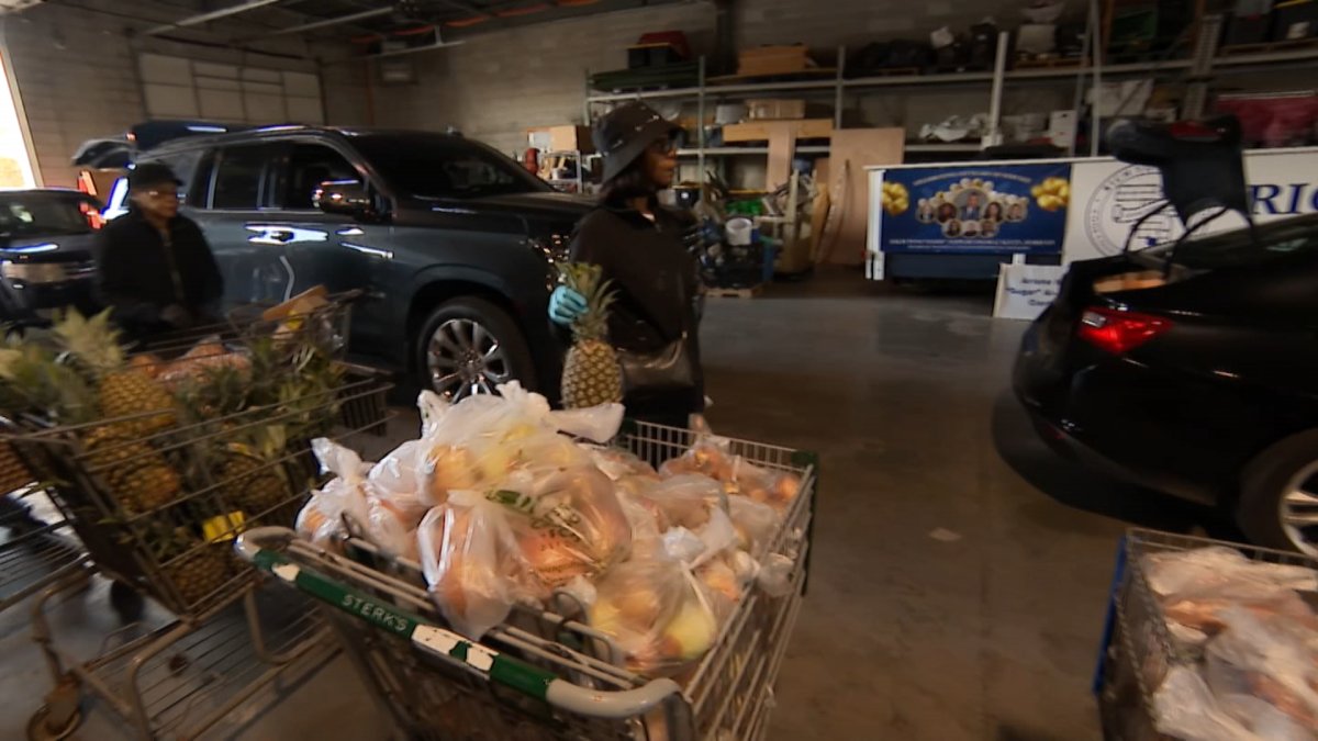 Suburban food pantries step up operations as SNAP benefits paused