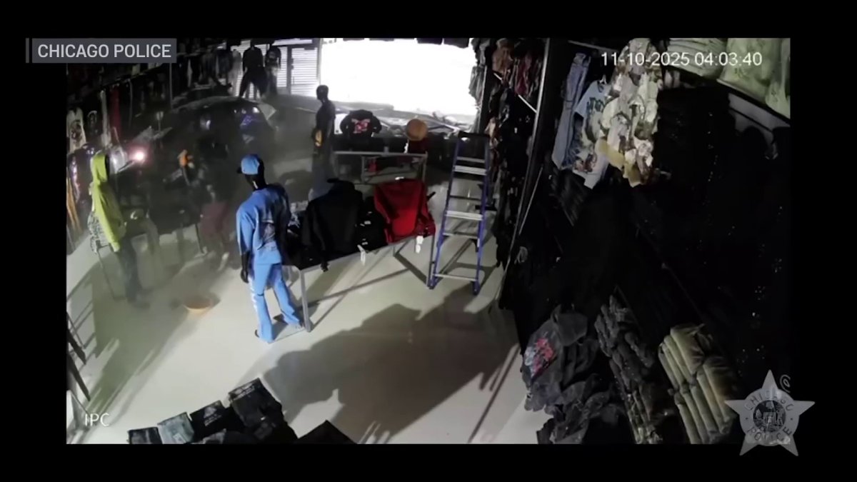 VIDEO: Team of 9 burglarizes clothing store in smash-and-grab – NBC Chicago
