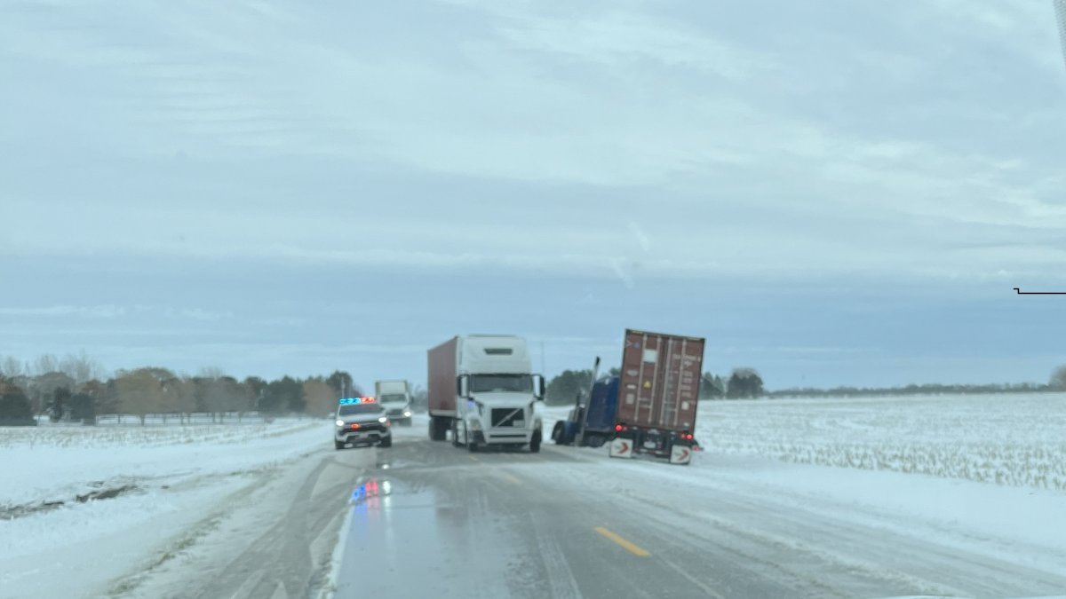 Blowing, drifting snow could cause travel issues in Chicago's suburbs
