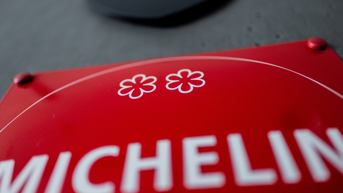 2 Chicago restaurants just got new Michelin stars, and 1 is brand new to the list 2 Chicago restaurants just got new Michelin stars, and 1 is brand new to the list