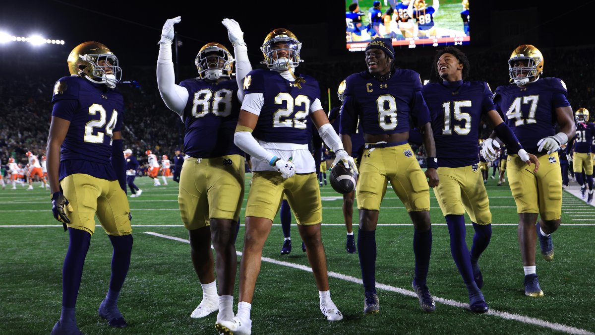 Jeremiyah Love scores three times as Notre Dame throttles Syracuse