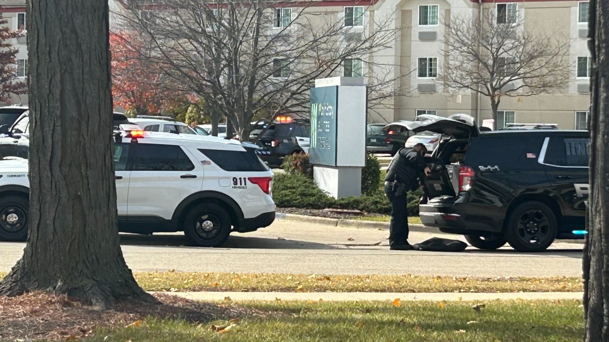 Heavy police presence outside Wheeling hotel prompts lockdown at university