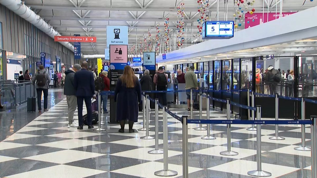 As House votes on ending shutdown, theres still no timeline on when flight cuts will ease