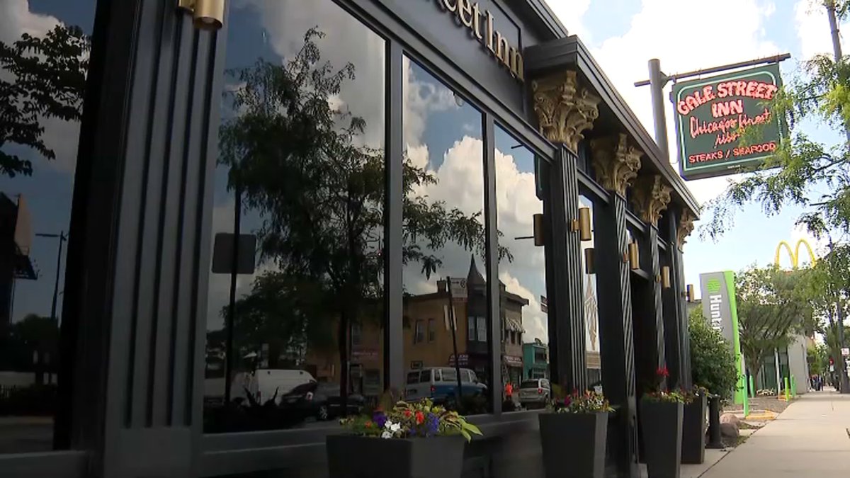 Chicago restaurant that closed after they were &lsquo;tired of sucking makes comeback