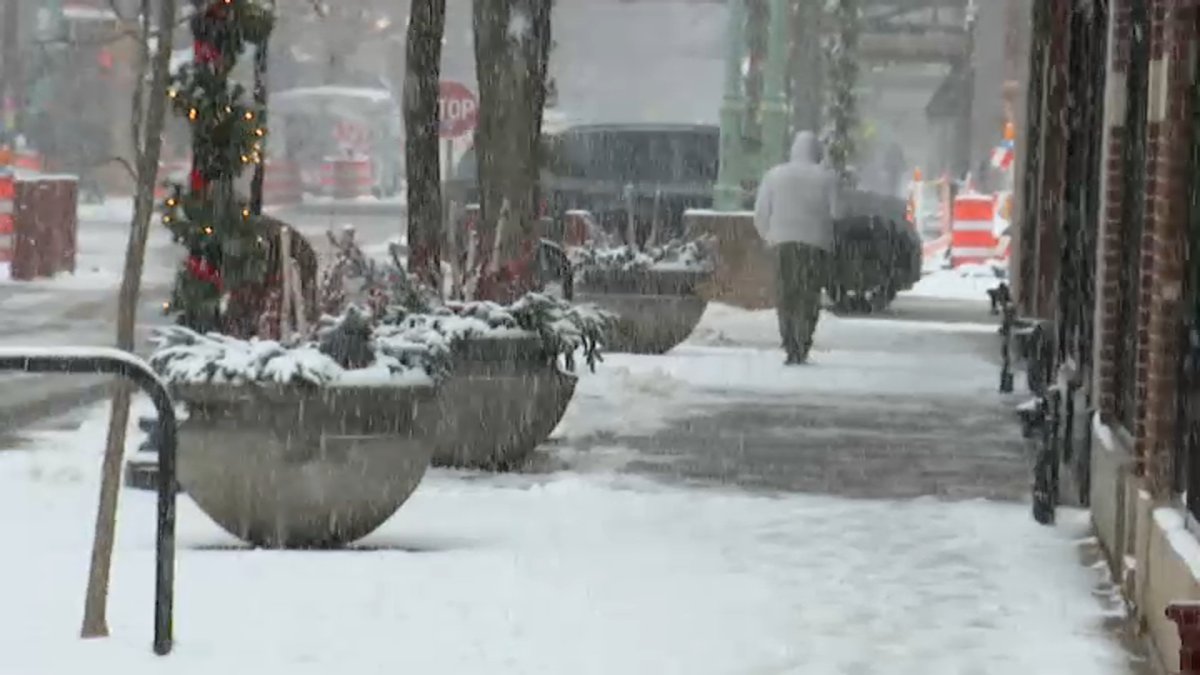 Snow totals pile up as winter storm blasts Chicago area
