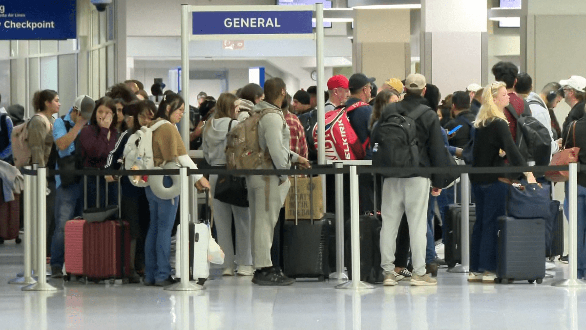 United Airlines unveils TSA wait time tracker at select airports